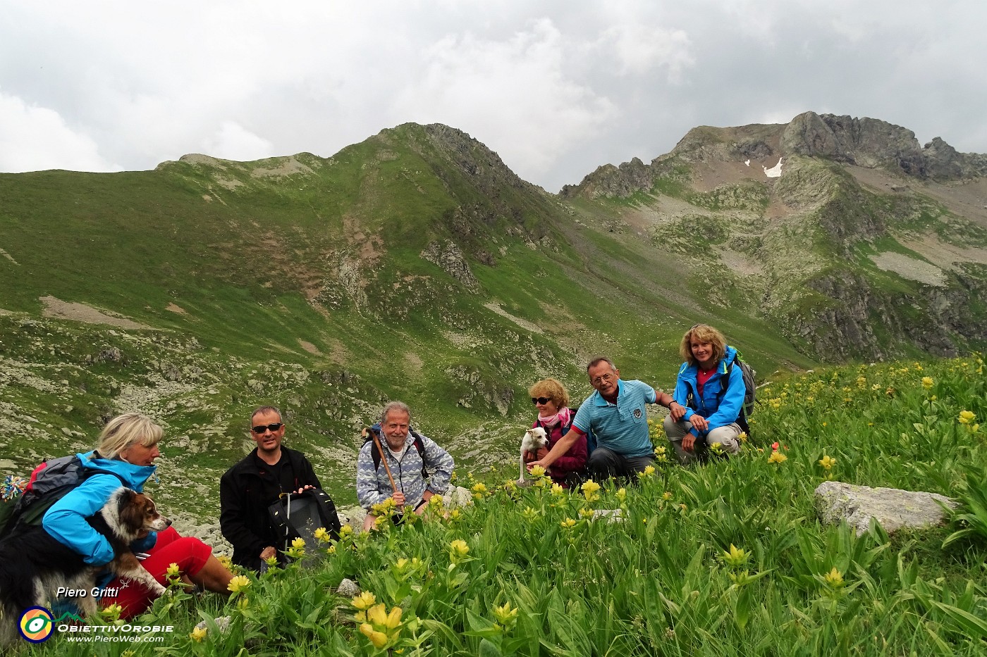 06 Sul sentiero 209A per i Laghi di Caldirolo vista in Zerna e Masoni.JPG